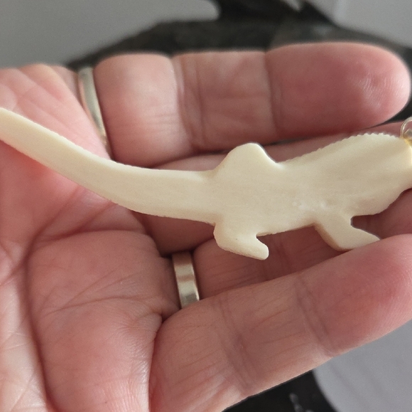 Lizard Bone Carved Pendant With 925 Bale - Picture 4 of 5